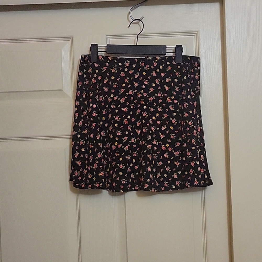 Forever 21 floral flouncy mini skirt - size large